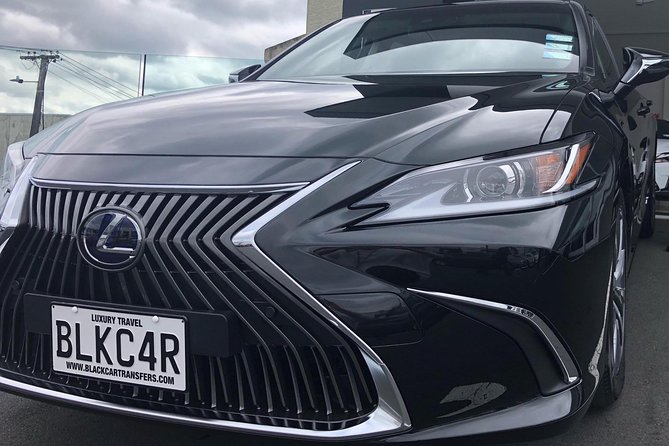 Private Luxury Airport Transfers in Auckland – Sedans & Vans - Choosing between a sedan and a larger vehicle