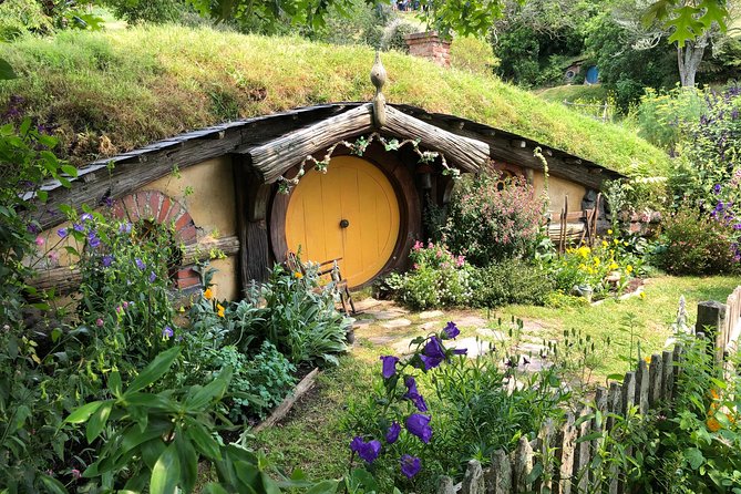 Private Luxury Tour to Hobbiton Movie Set & Waitimo Glowworm Cave - Lunch, water, and the hours on the road