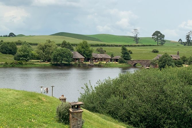 Private Luxury Tour to Hobbiton Movie Set & Waitimo Glowworm Cave - The value of a chauffeur named Kris