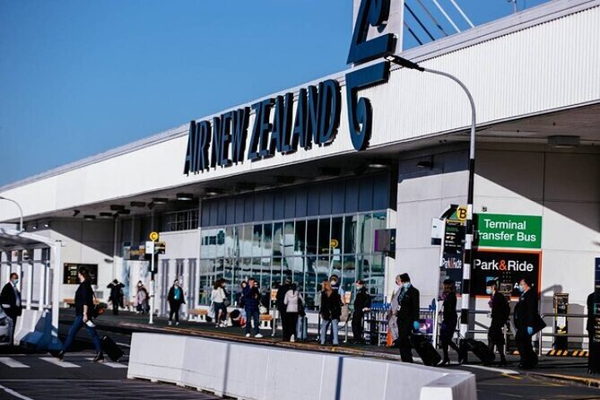Private One-Way Transfer: Auckland Airport to Auckland City Hotel - What the one-hour ride is really like