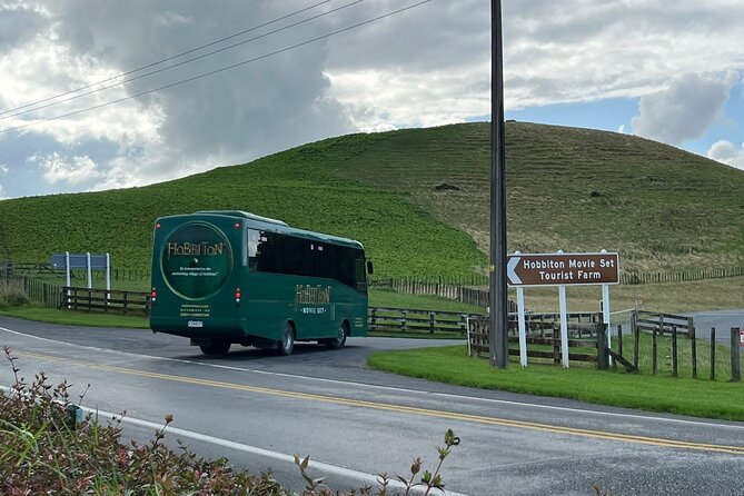 Private Round Trip Transport To Hobbiton From Auckland - A private road trip from Auckland to Middle-earth