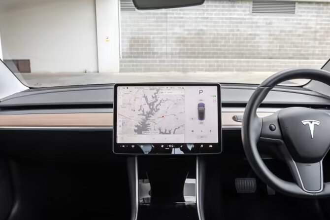 Private Tesla Transfer: Auckland, Tauranga, Rotorua, Taupo - Airport pickup and hotel transfers