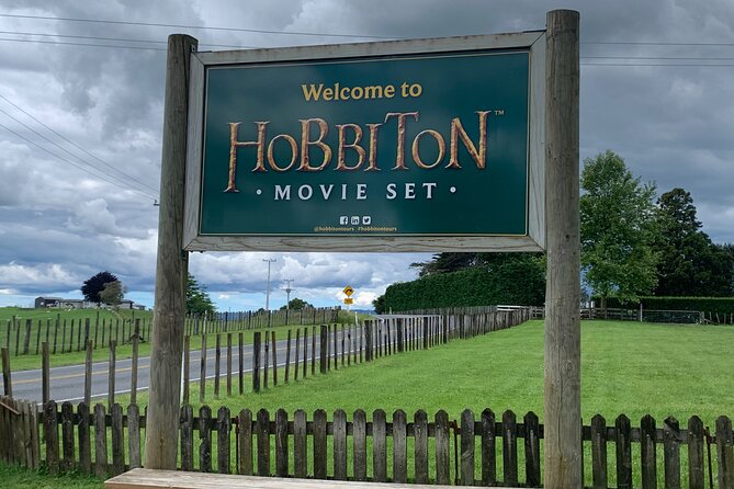 Private The Hobbiton Tour - Auckland Tour House - The drive through the sheep farm and toward the Kaimai Ranges