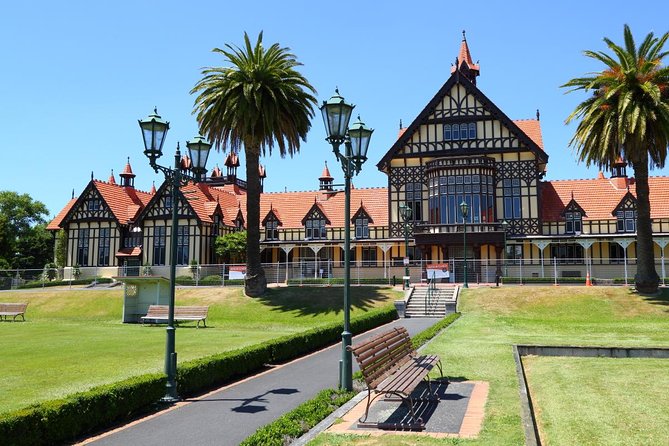 Private Tour From Auckland to Rotorua & Waitomo Glowworm Caves, Small group - Who should choose this Auckland day trip?