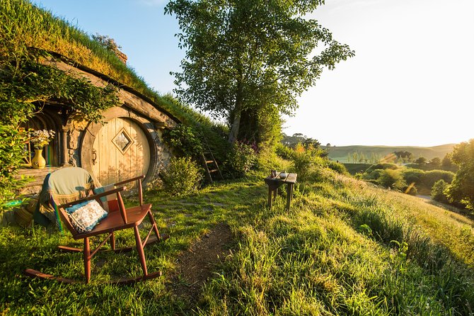 Private tour - Hobbiton Movie Set Evening Banquet Return from Auckland - Is $806.75 per person good value?