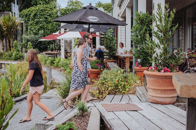 Private tour - Matakana Art & Wine Village - Saturday market timing matters