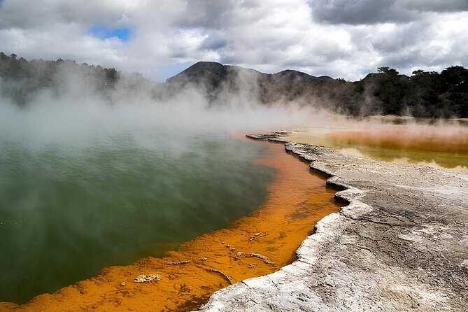 Private Tour WaiOtapu & Huka Falls & Blue springs from Auckland - Lady Knox Geyser and the thermal country