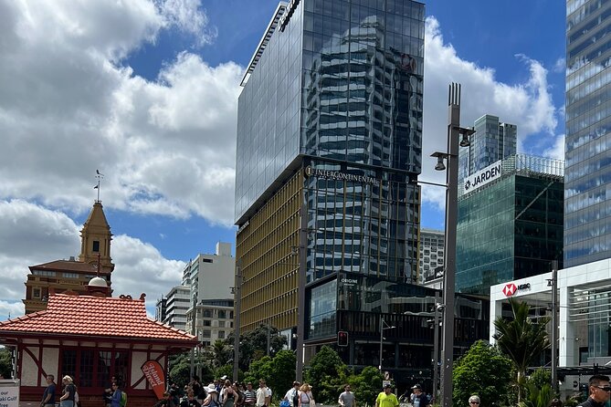 Private Transfer From Auckland City To Auckland Airport - Drivers who add a human touch
