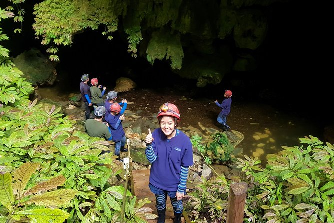 Private Waitomo Glowworm Cave Tours - Getting dressed for a wet cave