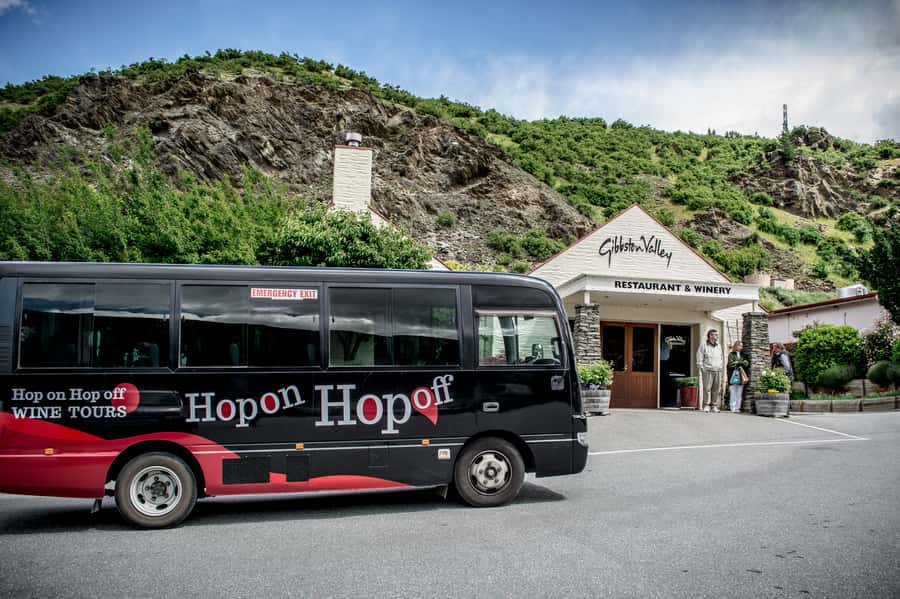 Queenstown & Gibbston Valley: Hop-On Hop-Off Wine Tours - Start in Queenstown and choose your pace