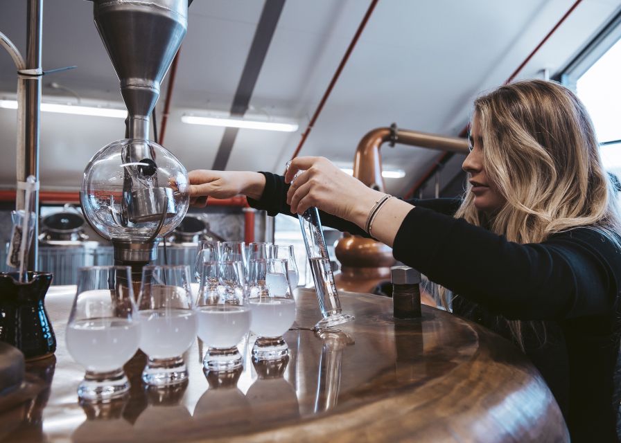 Queenstown: Helicopter Flight and Gin Tasting Tour - Three stops, three ways to taste New Zealand spirits