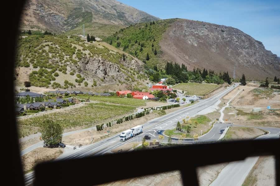 Queenstown: Helicopter & Wine Tasting Tour - The guides and the tone of the day