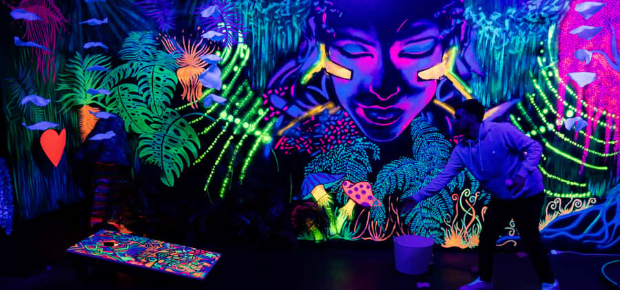 Queenstown: Indoor Putt 'n' Glow Mini Golf - Eight Minigames Add the Laughs