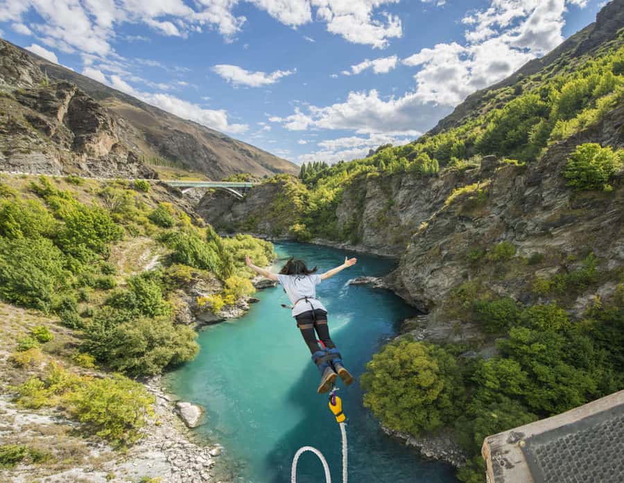 Queenstown: Kawarau Bridge Bungy - World's First Bungy! - Why the Kawarau Bridge makes this jump special
