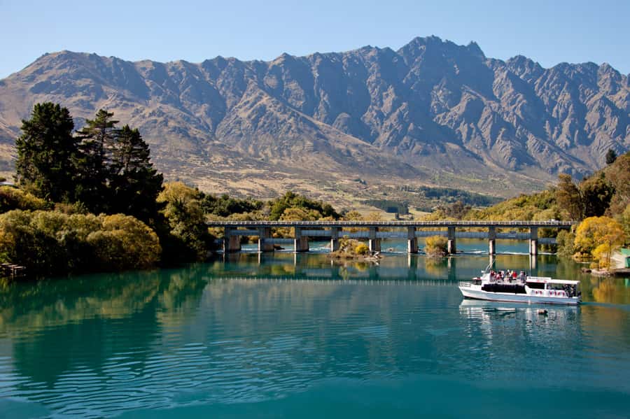 Queenstown: Lake Wakatipu Scenic Cruise - When to book, and what to wear