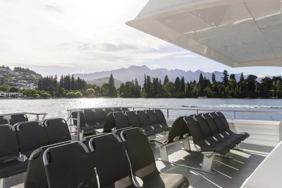 Queenstown: Lake Whakatipu Boat Trip - Choosing between the upper deck and indoor lounge