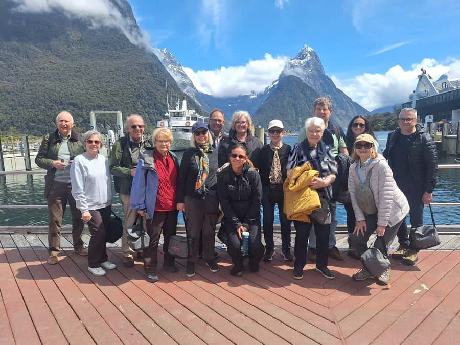 Queenstown: Milford Sound Small-Group Tour w Cruise & Lunch - Eglinton Valley and Mirror Lakes
