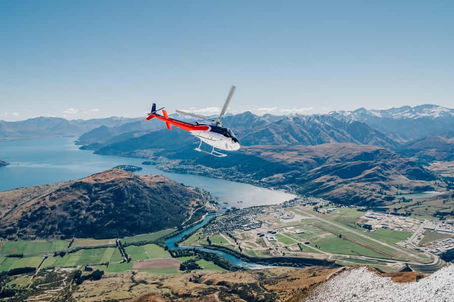 Queenstown: Pilot's Choice Helicopter Tour & Alpine Landing - Eight minutes above Queenstown and Lake Wakatipu