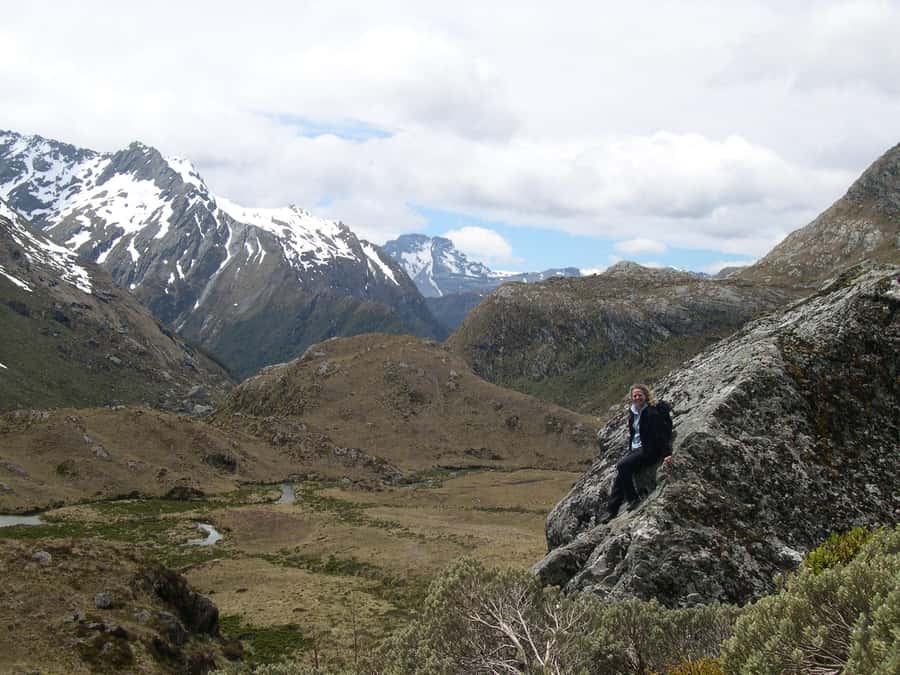 Queenstown: Routeburn Track Guided Full-Day Walk or Half Day - Flats Hut to Falls Hut, where the full day becomes serious
