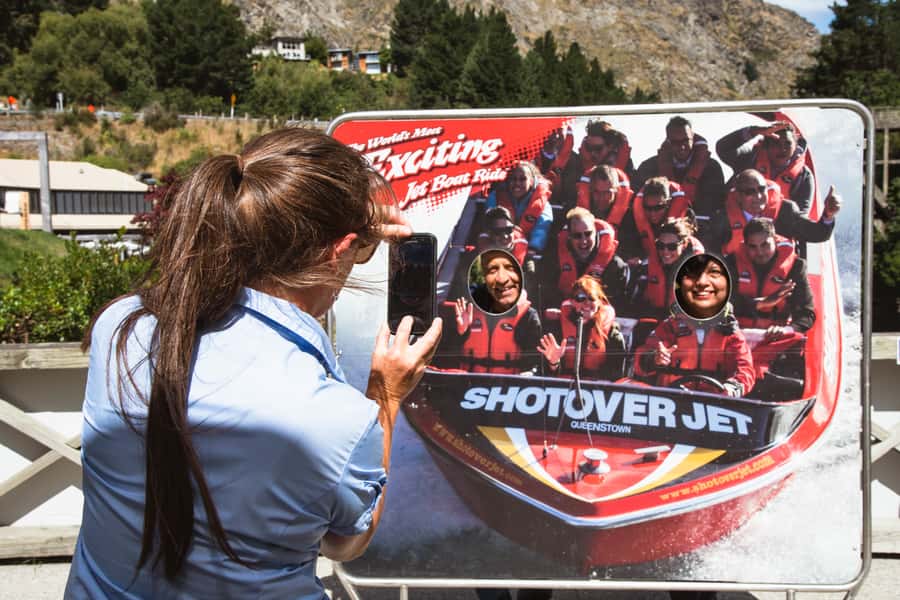 Queenstown: Scenic Highlights, Tour with Wine & Lake Cruise - Why this half-day route works so well