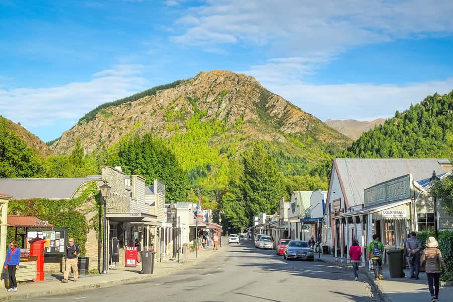 Queenstown: Scenic Highlights, Tour with Wine & Lake Cruise - Wine, cheese, and a relaxed cellar door stop