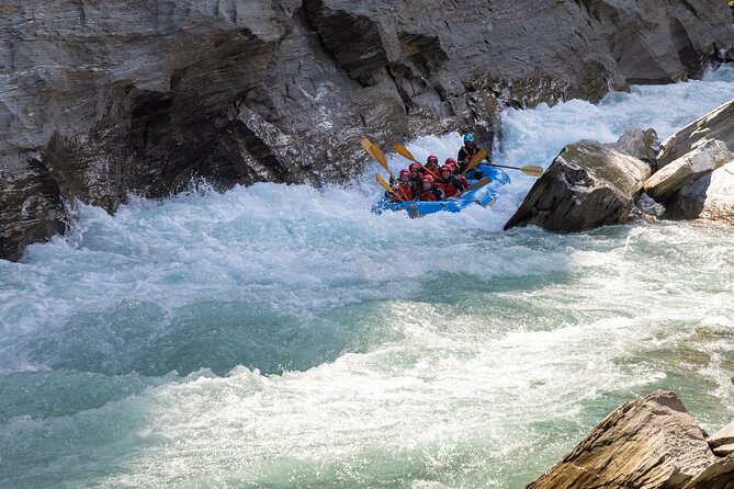 Queenstown Shotover River White Water Rafting - Learning the basics at Deep Creek