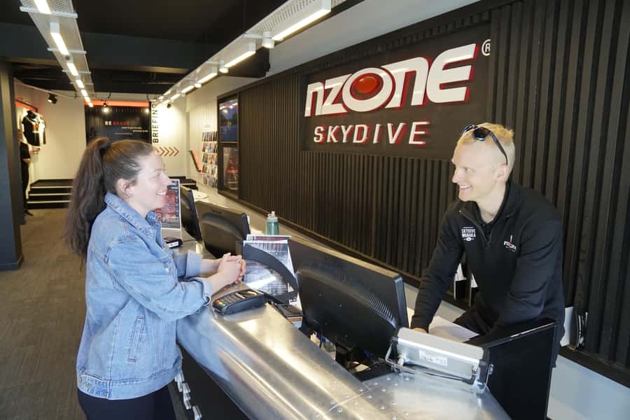 Queenstown: Tandem Skydive Experience - Meeting your tandem master
