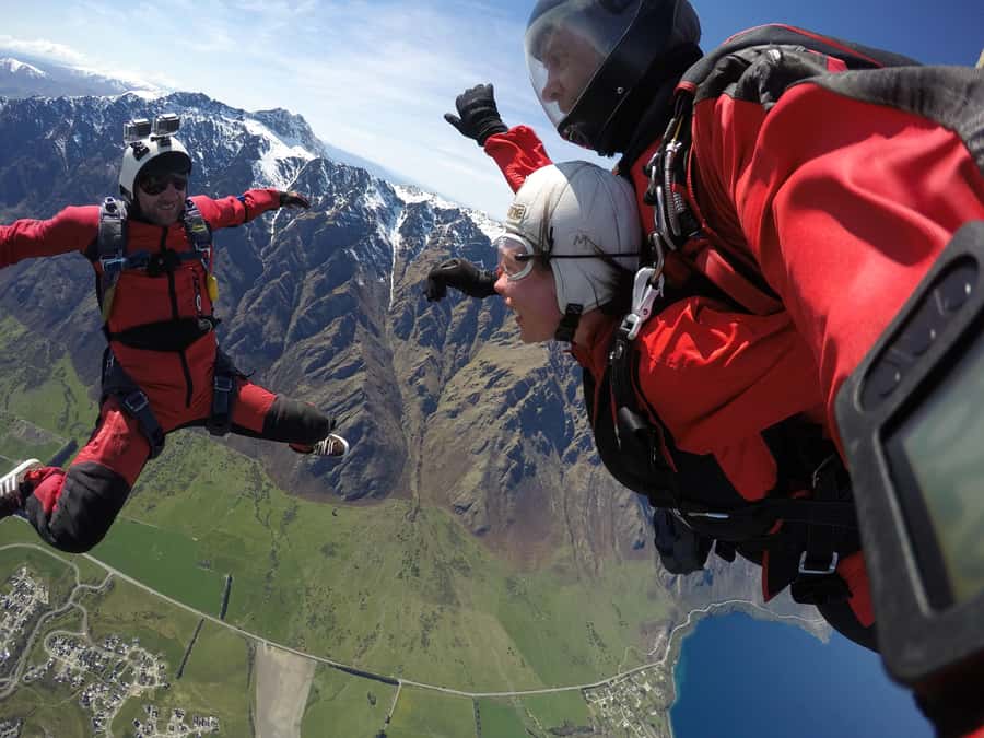 Queenstown: Tandem Skydive Experience - The five-minute parachute ride