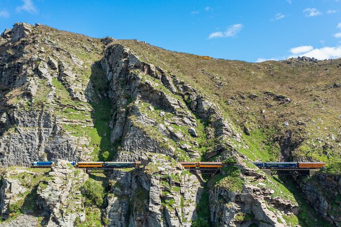 Queenstown to Dunedin with Taieri Gorge Train One-Way Tour - Morning tea at historic Dunstan House in Clyde
