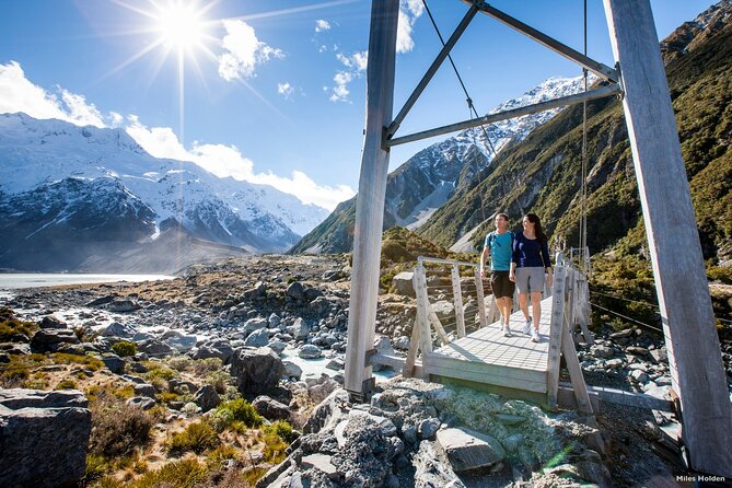 Queenstown to Lake Tekapo via Mt Cook One-Way Small Group Tour - Cromwell and Lake Dunstan on the road north