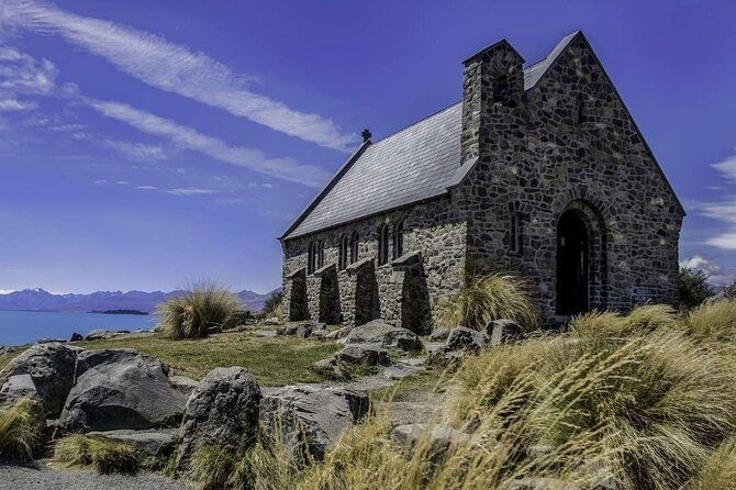 Queenstown to Lake Tekapo via Mt Cook One-Way Small Group Tour - Kawarau Gorge, the first dramatic stretch
