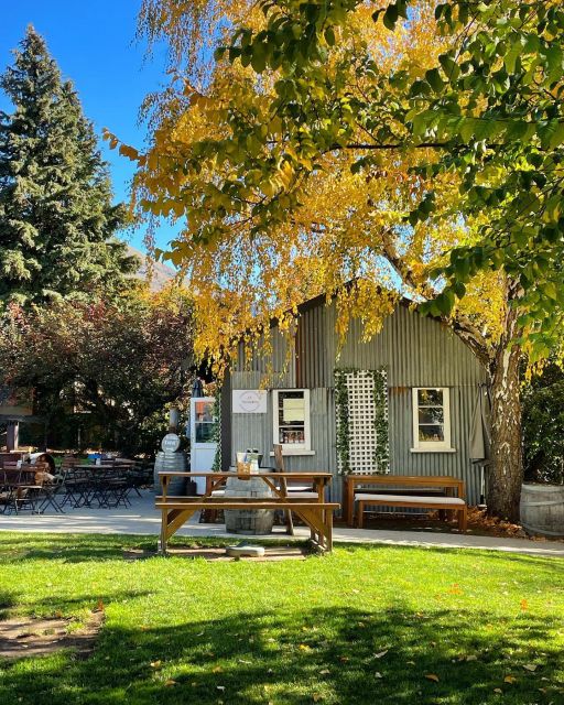 Queenstown: Twilight Wine and Craft Beer Tour - Guides make the difference on a social tasting tour