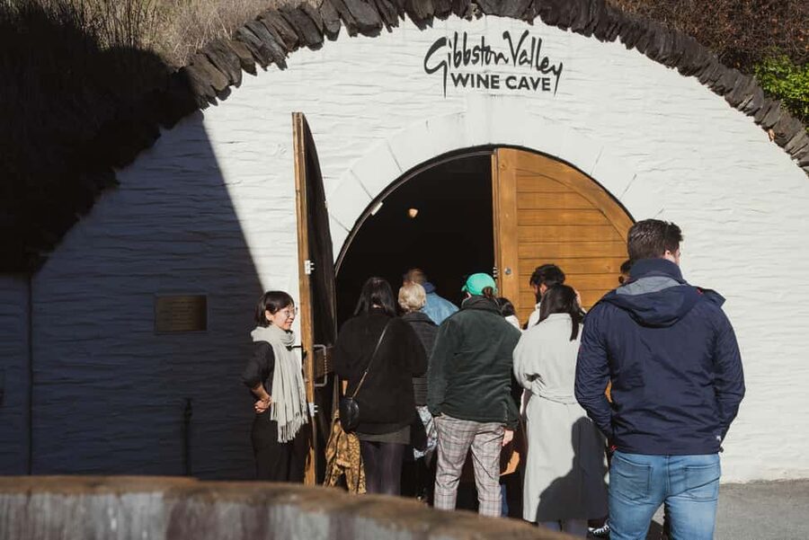 Queenstown: Wine Tasting Tour - Kinross: five winemakers and the day’s lunch stop