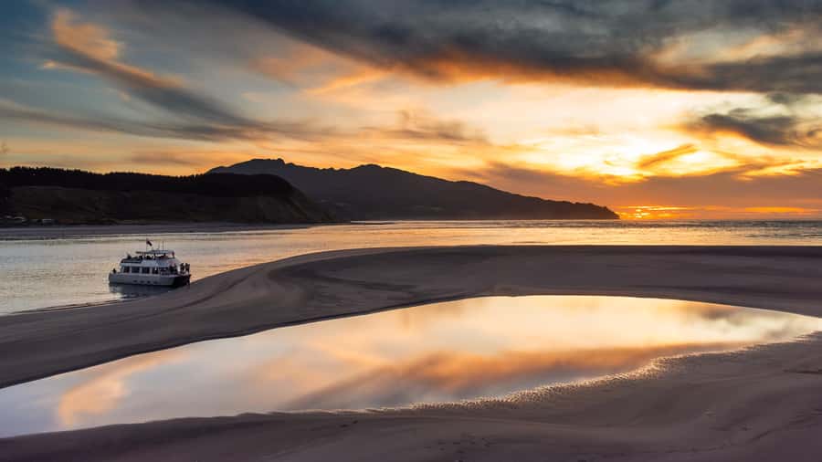 Raglan: Scenic Harbour Sunset Cruise - From Raglan Wharf to Whaingaroa Harbour