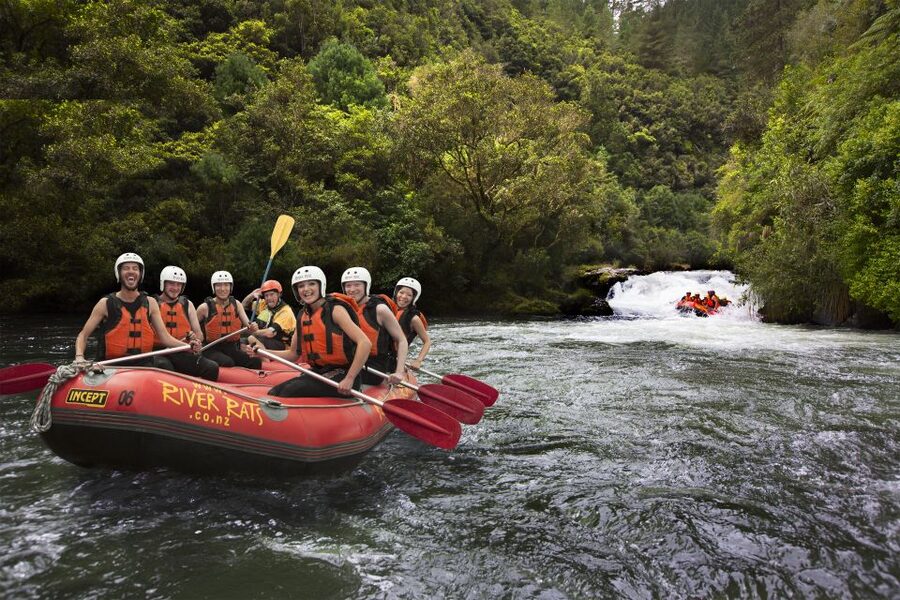 Rangitaiki Rafting Grade 3-4 - The calm middle section and the river valley views