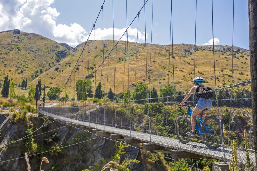 Ride to Riches: Arrowtown to Queenstown with Shuttle - Support when your legs need a break