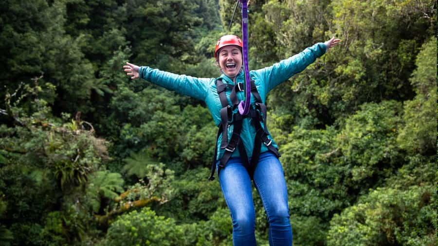 Rotorua: 6 Ziplines, Swing-Bridges & Wildlife Encounters - The 15-minute forest walk sets the tone