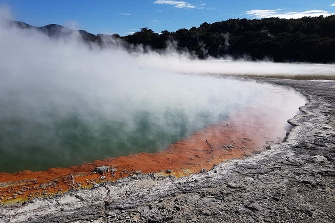 Rotorua based Small Group Morning Tour Waimangu and Wai O Tapu - The guides are a major part of the experience