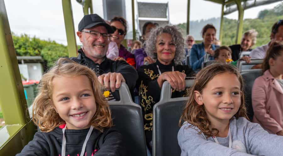 Rotorua City and Lakes Duck Tour - Rotokakahi, the Green Lake