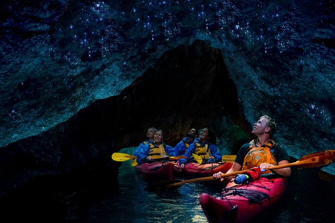 Rotorua: Evening Starlight Gourmet Kayak Tour Glowworms - A BBQ by the lake, not just a snack stop