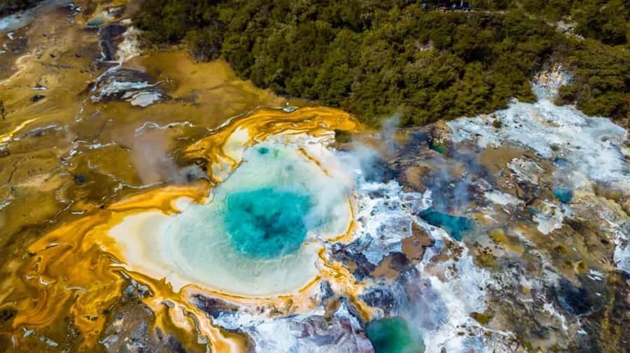 Rotorua: Floatplane Flight with Orakei Korako Landing - Why this flight is different from a normal Rotorua sightseeing trip
