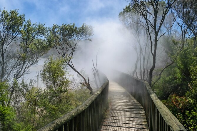Rotorua Geothermal Living Maori Village Tour Whakarewarewa 6.5hours Tour - Lake Rotorua and the Government Gardens