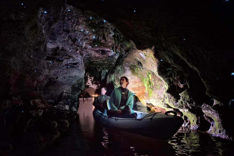 Rotorua: Glow Worm Kayak Tour - Your first paddle happens in fading light
