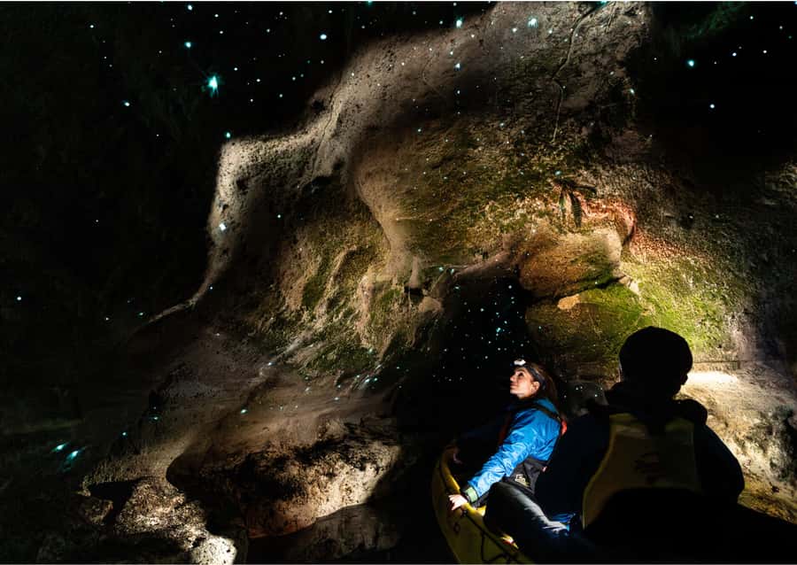 Rotorua: Glow Worm Kayak Tour - From Rotorua to the lake in 15 minutes