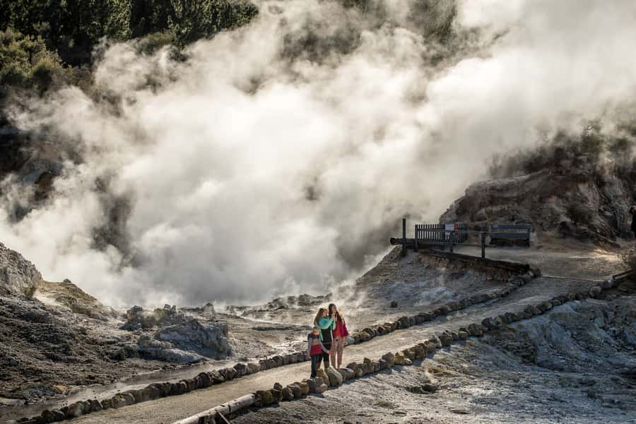 Rotorua: Hell's Gate Outdoor Mud Spa & Guided Walk - Choosing between a guide and the map