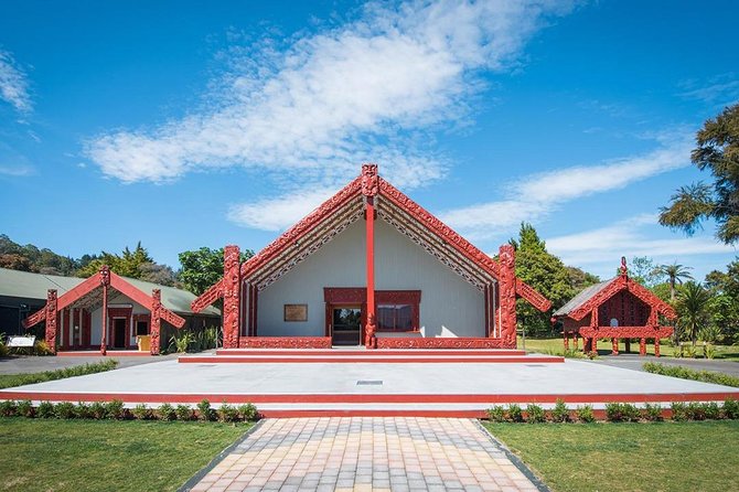 Rotorua Highlights Tour inc. Te Puia Tour, Lunch & Cultural Show - Hangi lunch: useful, filling, and not the main reason to book