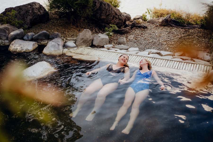 Rotorua Lake: Deluxe Lake Spa Geothermal Hot Spring Bathing - Heated recliners are more useful than they sound