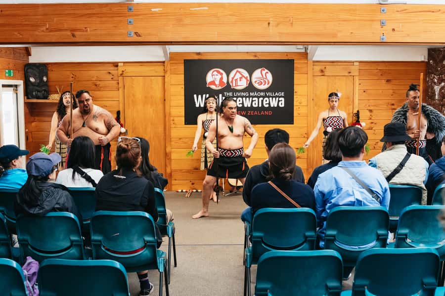 Rotorua: Māori Cultural Performance with Dancing - Why this short Māori performance works