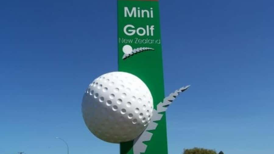 Rotorua: Mini Golf Experience - The 18-hole route and what you see along the way
