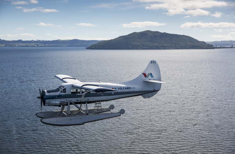 Rotorua: Scenic Flight over Mt Tarawera & Waimangu Valley - Starting with a floatplane on Lake Rotorua